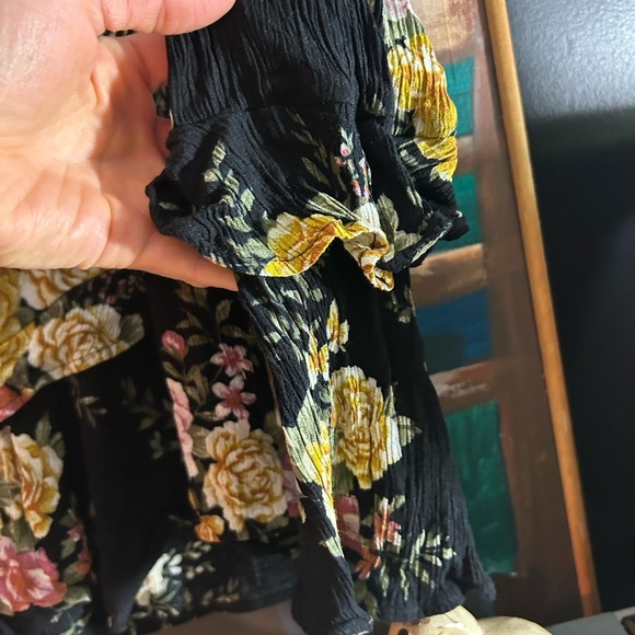 American Eagle Outfitters Boho Black Floral Top Size Small - Picture 11 of 16